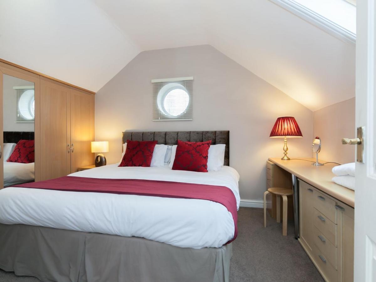 Ayuda House Otel Altrincham Dış mekan fotoğraf