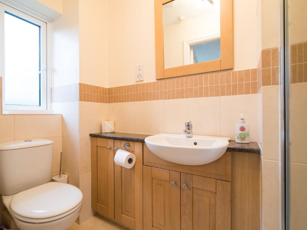 Ayuda House Otel Altrincham Oda fotoğraf