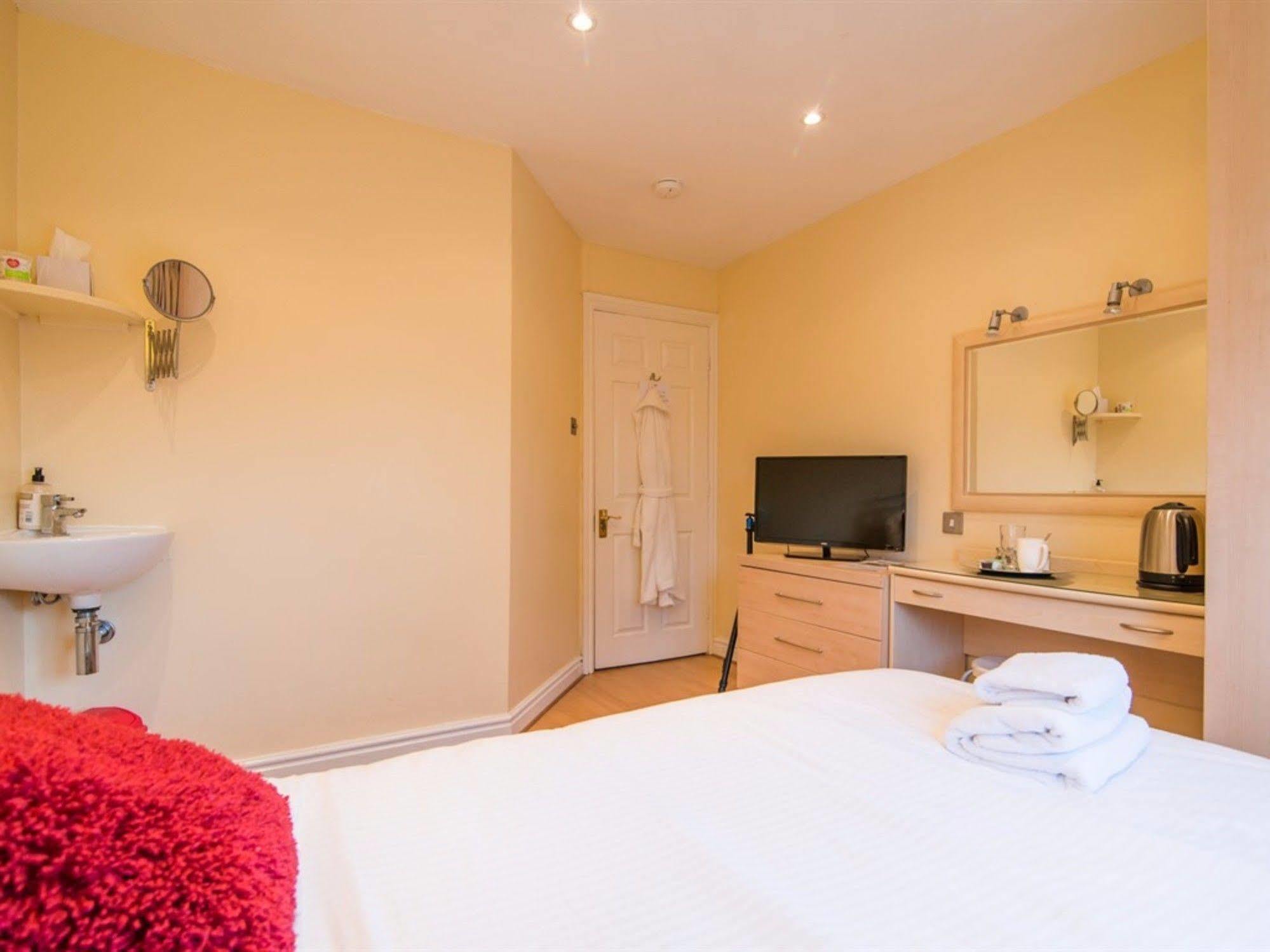 Ayuda House Otel Altrincham Dış mekan fotoğraf