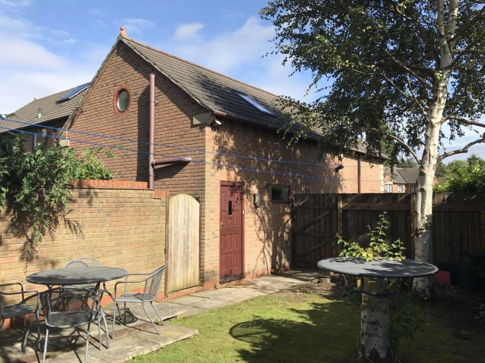 Ayuda House Otel Altrincham Dış mekan fotoğraf