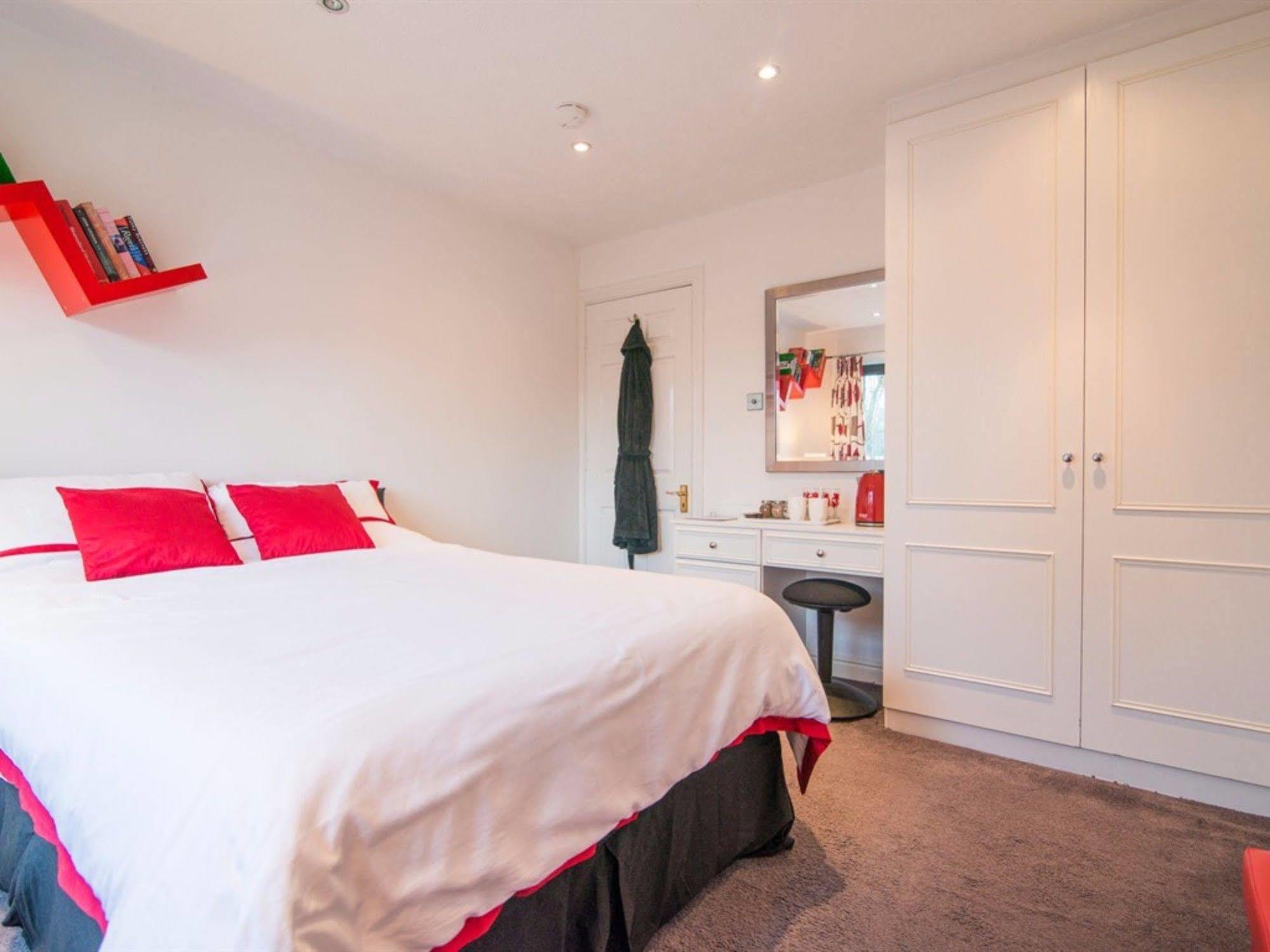 Ayuda House Otel Altrincham Dış mekan fotoğraf